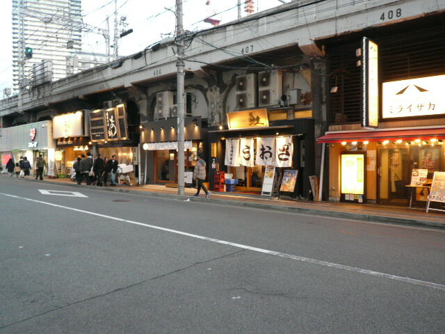JR三宮駅東口の居酒屋（高架下）